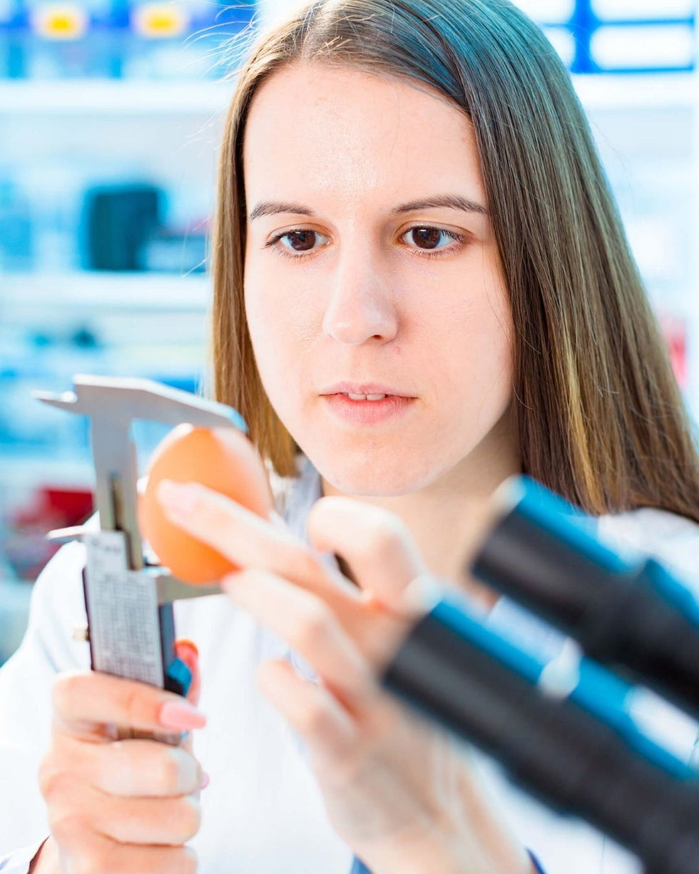 Medición con calibre en laboratorio